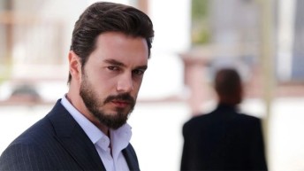 Onbeşliler Dizisinde İsmail Ege Şaşmaz Babası ve Kardeşiyle Rol Aldı!